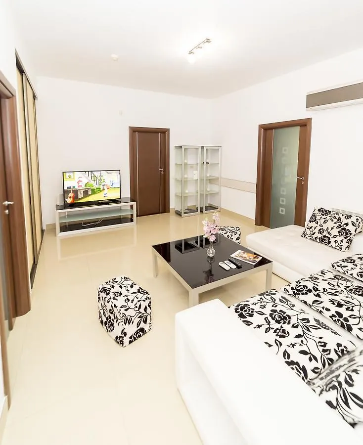 Bucharest Residence 5 0*,  Roménia